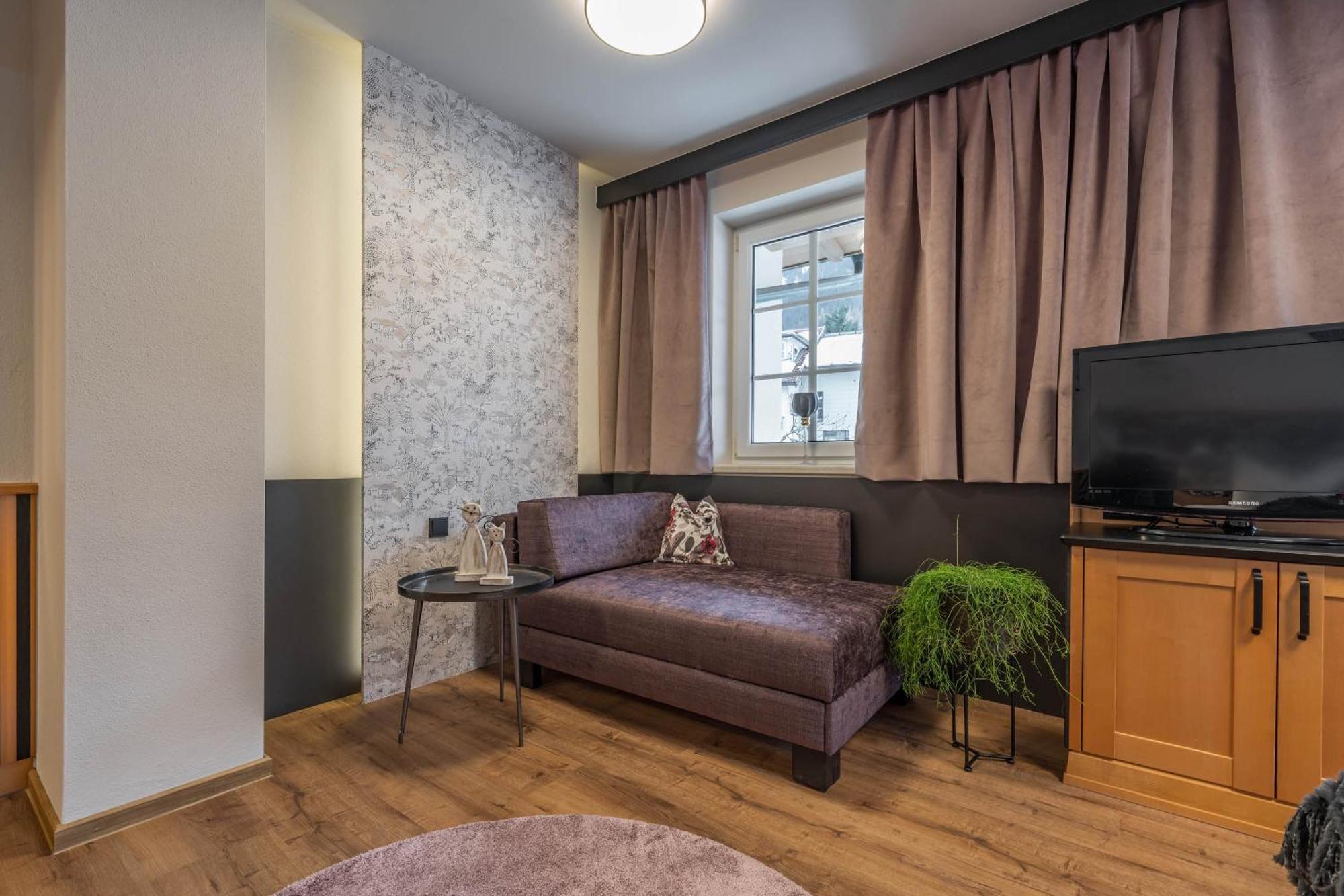 Apparthotel Sonnenhof Mayrhofen Bagian luar foto