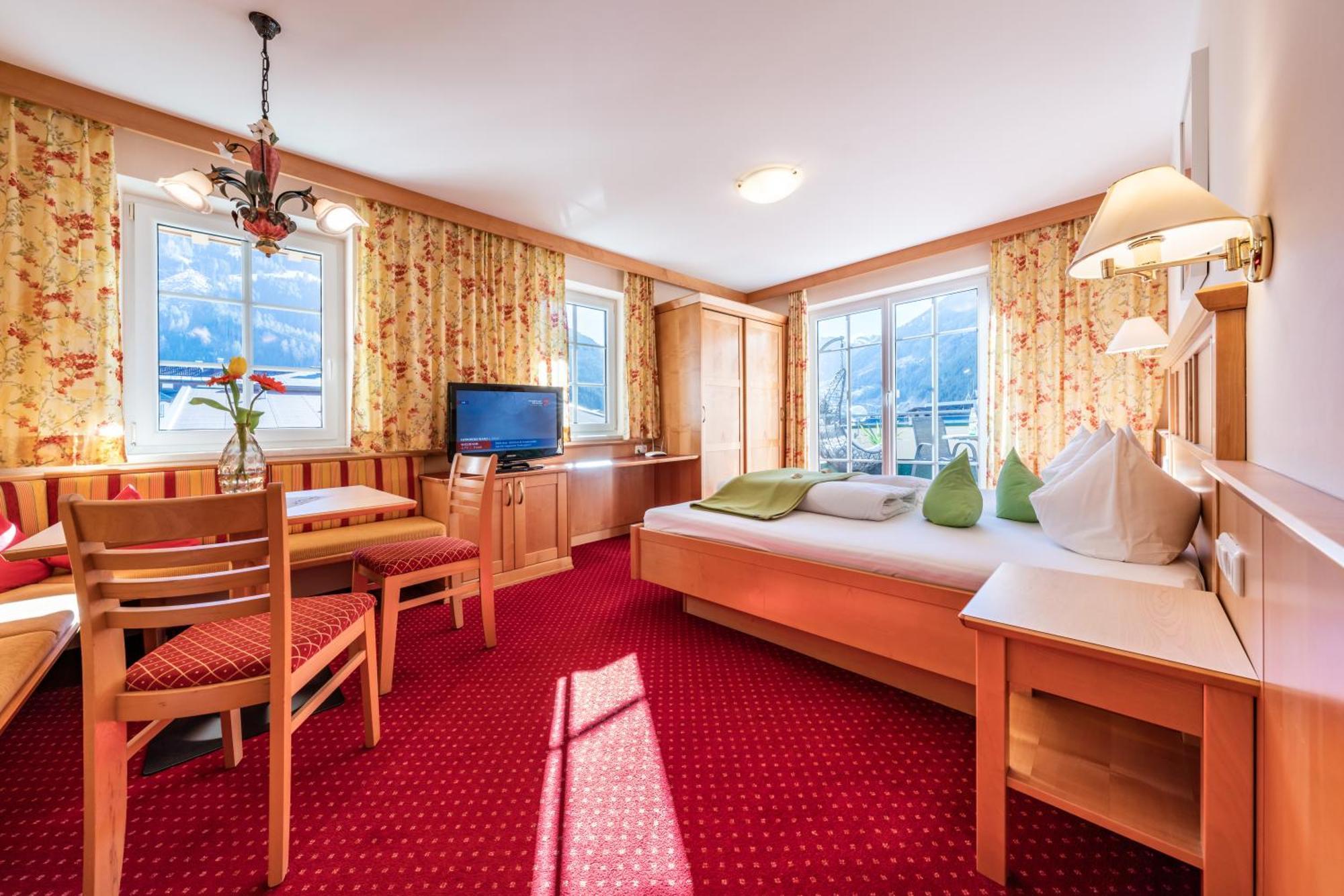 Apparthotel Sonnenhof Mayrhofen Bagian luar foto